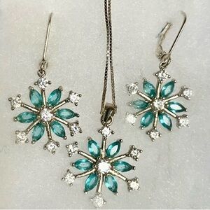 Elegant Sterling Silver Blue & White Cubic Zirconia Snowflake Jewelry Set